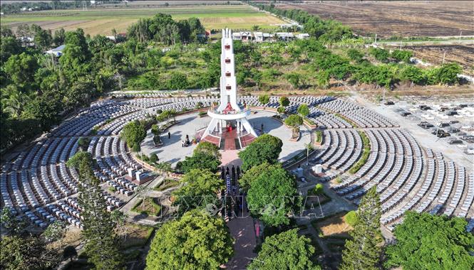  Nghĩa trang liệt sĩ Hòn Đất. Ảnh: Văn Sĩ - TTXVN