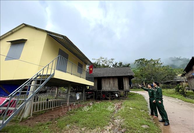Những ngôi nhà kiên cố, vững chãi được xây mới cho đồng bào biên giới trong chương trình 