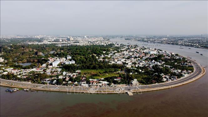 Tuyến đường ven sông - điểm nhấn quan trọng của đô thị Đồng Nai. Ảnh: Sỹ Tuyên - TTXVN