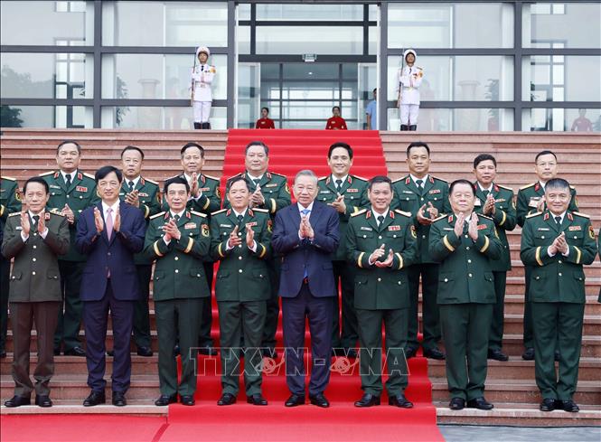 Bet8801234.com cá cược độc quyền, Chủ tịch nước Tô Lâm, Bí thư Quân ủy Trung ương cùng các đại biểu và lãnh đạo Bộ Quốc phòng, Quân khu 5. Ảnh: Thống Nhất – TTXVN