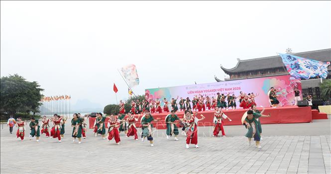 Màn trình diễn của các đội tham gia liên hoan. Ảnh: Thanh Tuấn - TTXVN 