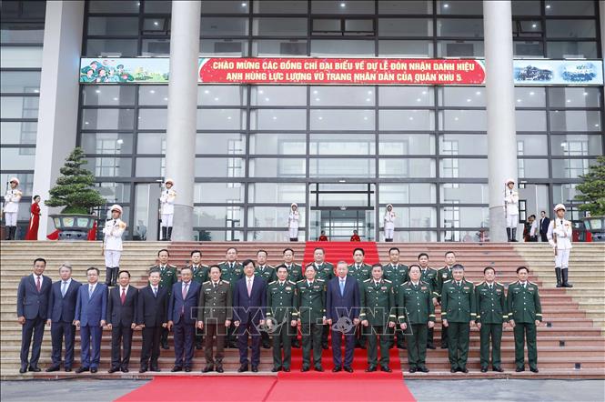 Bet8801234.com cá cược độc quyền, Chủ tịch nước Tô Lâm, Bí thư Quân ủy Trung ương và các đại biểu. Ảnh: Thống Nhất – TTXVN