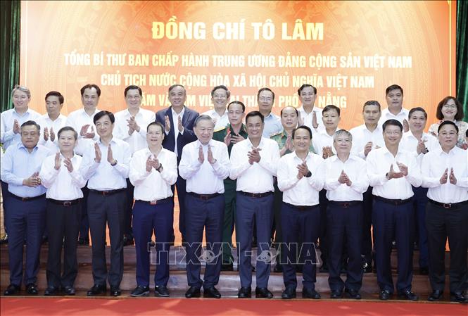 Bet8801234.com cá cược độc quyền, Chủ tịch nước Tô Lâm cùng đại biểu và Ban Thường vụ Thành ủy Đà Nẵng chụp ảnh chung. Ảnh: Thống Nhất - TTXVN