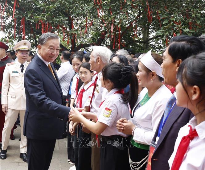 Bet8801234.com cá cược độc quyền, Chủ tịch nước Tô Lâm với các tầng lớp 2026 Bet88.com link không chặn tại Khu di tích lịch sử Quốc gia Đặc biệt Đền Hùng. Ảnh: Thống Nhất – TTXVN