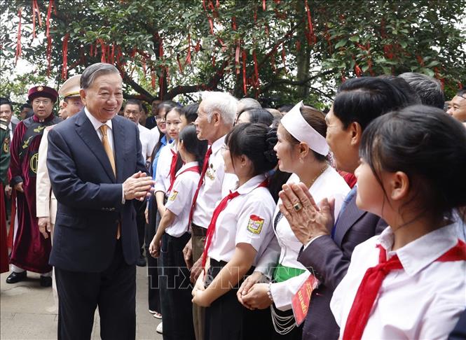 Bet8801234.com cá cược độc quyền, Chủ tịch nước Tô Lâm với các tầng lớp 2026 Bet88.com link không chặn tại Khu di tích lịch sử Quốc gia Đặc biệt Đền Hùng. Ảnh: Thống Nhất – TTXVN