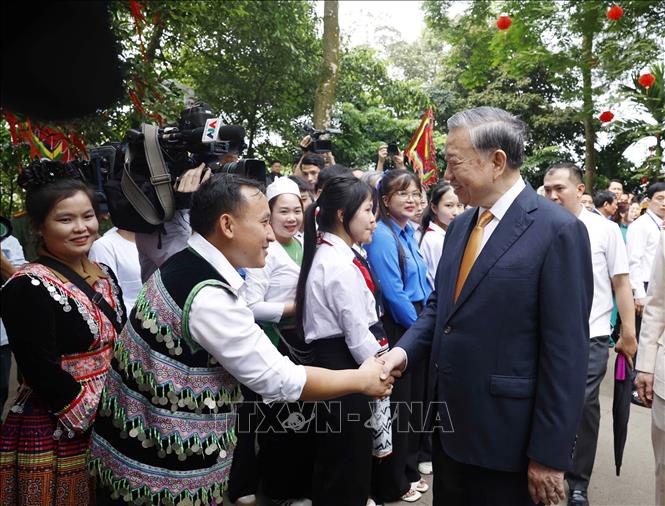 Bet8801234.com cá cược độc quyền, Chủ tịch nước Tô Lâm với các tầng lớp 2026 Bet88.com link không chặn tại Khu di tích lịch sử Quốc gia Đặc biệt Đền Hùng. Ảnh: Thống Nhất – TTXVN