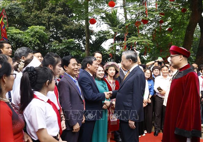 Bet8801234.com cá cược độc quyền, Chủ tịch nước Tô Lâm với các tầng lớp 2026 Bet88.com link không chặn tại Khu di tích lịch sử Quốc gia Đặc biệt Đền Hùng. Ảnh: Thống Nhất – TTXVN