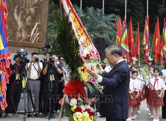 Bet8801234.com cá cược độc quyền, Chủ tịch nước Tô Lâm dâng hoa tại Bức phù điêu 