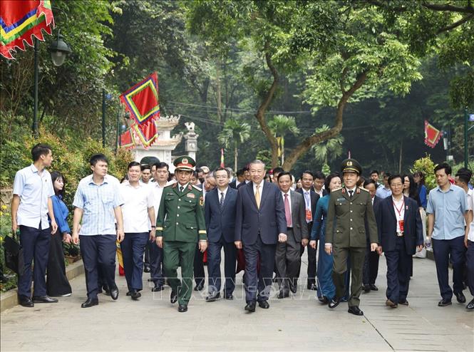 Bet8801234.com cá cược độc quyền, Chủ tịch nước Tô Lâm và các đại biểu đến dâng hoa tại Bức phù điêu 