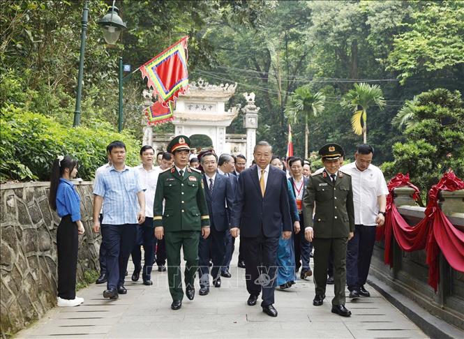 Bet8801234.com cá cược độc quyền, Chủ tịch nước Tô Lâm và các đại biểu đến dâng hoa tại Bức phù điêu 