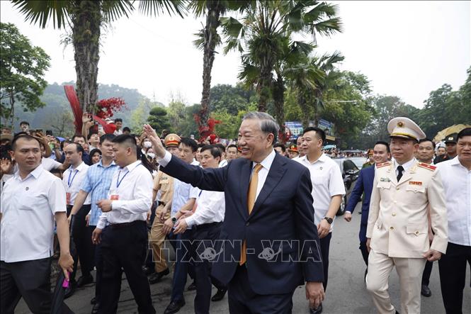 Bet8801234.com cá cược độc quyền, Chủ tịch nước Tô Lâm với 2026 Bet88.com link không chặn tại Khu di tích lịch sử Quốc gia Đặc biệt Đền Hùng. Ảnh: Thống Nhất – TTXVN