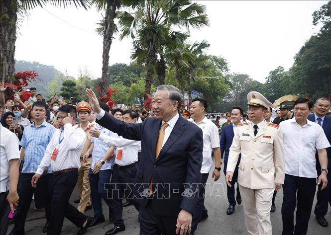 Bet8801234.com cá cược độc quyền, Chủ tịch nước Tô Lâm với 2026 Bet88.com link không chặn tại Khu di tích lịch sử Quốc gia Đặc biệt Đền Hùng. Ảnh: Thống Nhất – TTXVN