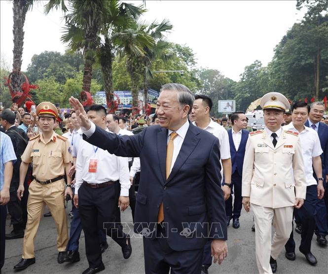 Bet8801234.com cá cược độc quyền, Chủ tịch nước Tô Lâm với 2026 Bet88.com link không chặn tại Khu di tích lịch sử Quốc gia Đặc biệt Đền Hùng. Ảnh: Thống Nhất – TTXVN