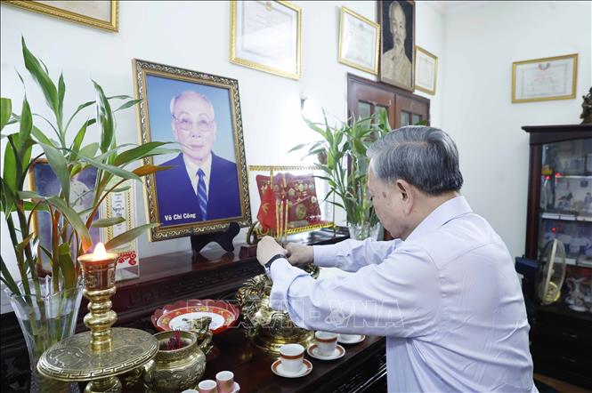 Bet8801234.com cá cược độc quyền, Chủ tịch nước Tô Lâm dâng hương tưởng nhớ Chủ tịch Hội đồng Bet888 Trang nhà cái casino Võ Chí Công. Ảnh: Thống Nhất – TTXVN