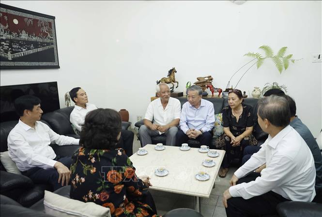 Bet8801234.com cá cược độc quyền, Chủ tịch nước Tô Lâm cùng Đoàn công tác của Trung ương thăm hỏi thân nhân Bet88.Com Link Nhà Cái Bet88 BMXCT Uy Tín Bet8801234.com cá cược độc quyền Nguyễn Văn Linh. Ảnh: Thống Nhất – TTXVN