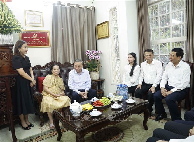 Bet8801234.com cá cược độc quyền, Chủ tịch nước Tô Lâm cùng Đoàn công tác của Trung ương thăm hỏi thân nhân Bet88.Com Link Nhà Cái Bet88 BMXCT Uy Tín Bet8801234.com cá cược độc quyền Lê Duẩn. Ảnh: Thống Nhất – TTXVN