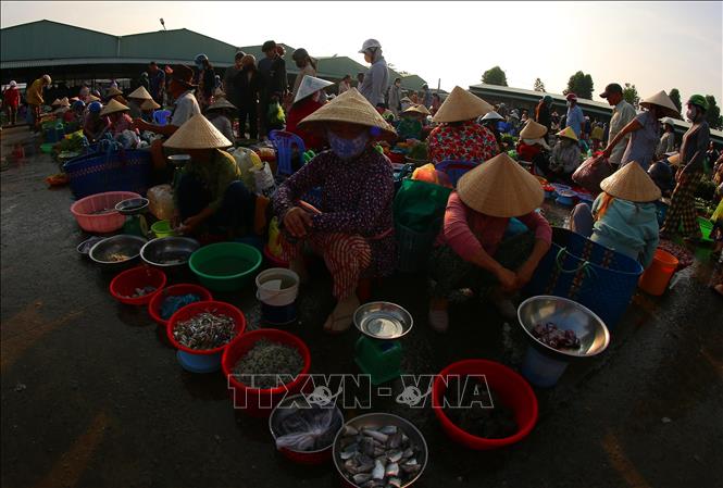 Hàng hóa bày bán ngay ngắn, thẳng hàng, gọn gàng và có trật tự. Ảnh: Duy Khương – TTXVN