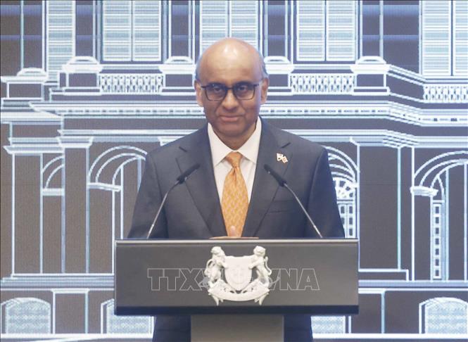 Singaporean President Tharman Shanmugaratnam speaks at the banquet. VNA Photo: Thống Nhất