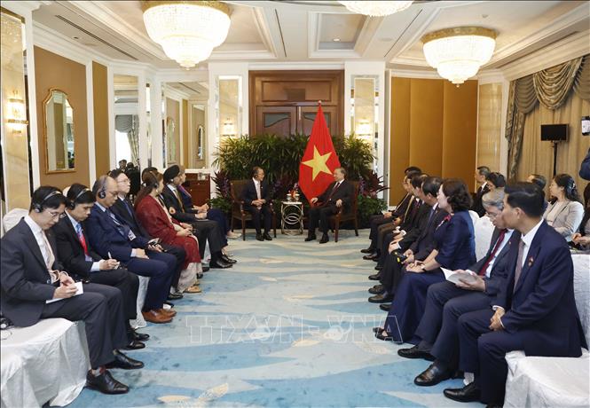 Party General Secretary and State President To Lam meets with Speaker of Parliament of Singapore Seah Kian Peng. VNA Photo: Thống Nhất 