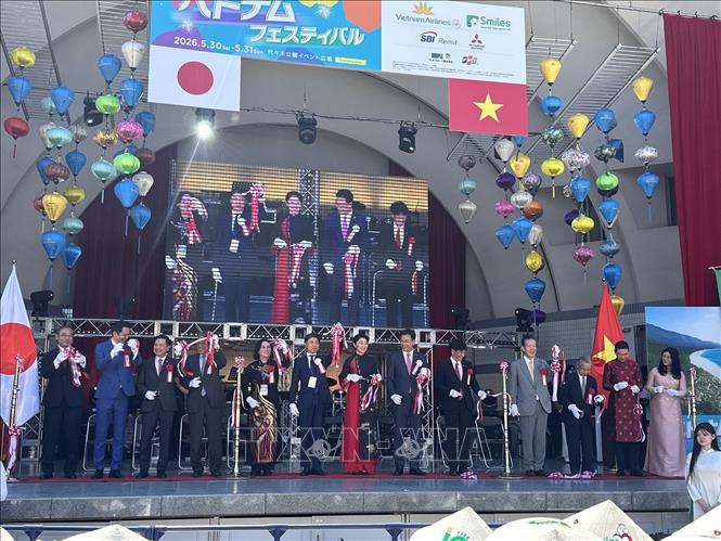 Các đại biểu cắt băng khai mạc Lễ hội Việt Nam tại Nhật Bản 2026. Ảnh: Nguyễn Tuyến – Pv TTXVN tại Nhật Bản