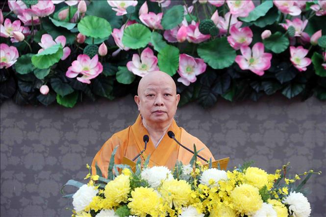 Hòa thượng Thích Lệ Trang, Phó Chủ tịch Hội đồng Trị sự, Trưởng Ban Trị sự Giáo hội Phật giáo Việt Nam TP Hồ Chí Minh tuyên đọc Diễn văn chào mừng Đại lễ của Trưởng lão Hòa thượng Thích Thiện Nhơn, Phó Pháp chủ, Chủ tịch Hội đồng Trị sự Giáo hội Phật giáo Việt Nam. Ảnh: Xuân Khu - TTXVN