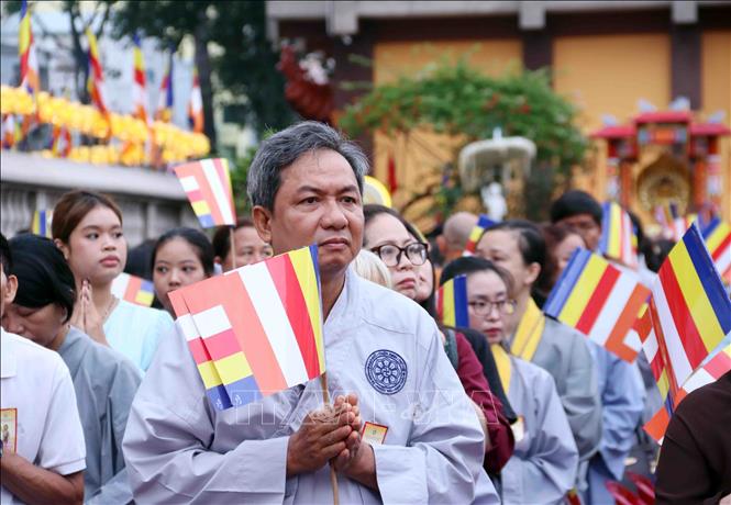 Đông đảo Phật tử Thành phố Hồ Chí Minh dự Đại lễ. Ảnh: Xuân Khu-TTXVN