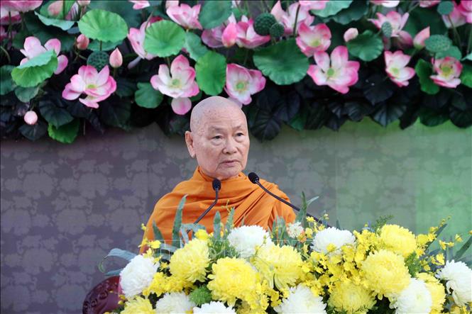Trưởng lão Hòa thượng Thích Viên Minh, Phó Pháp chủ Giáo hội Phật giáo Việt Nam tuyên độc Thông điệp Đại lễ Phật đản Phật lịch 2570 của Đại lão Hòa thượng Thích Trí Quảng, Pháp chủ Giáo hội Phật giáo Việt Nam. Ảnh: Xuân Khu - TTXVN