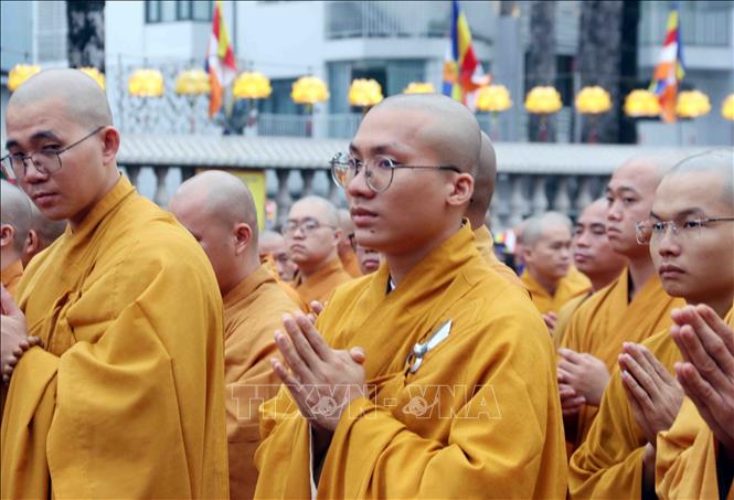 Đông đảo Tăng ni, Phật tử Thành phố Hồ Chí Minh cùng dự Đại lễ. Ảnh: Xuân Khu - TTXVN