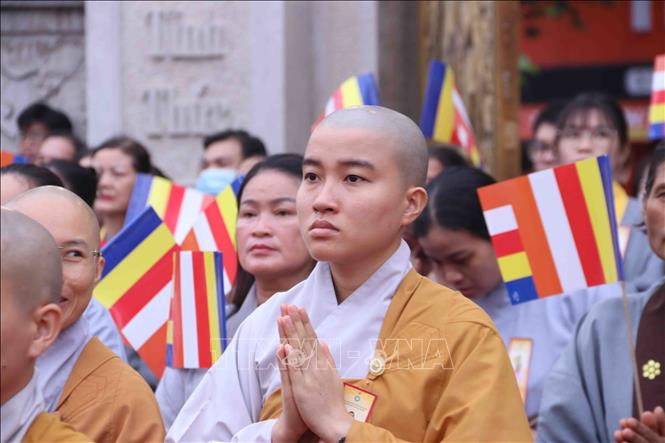 Đông đảo Tăng ni, Phật tử Thành phố Hồ Chí Minh cùng dự Đại lễ. Ảnh: Xuân Khu - TTXVN