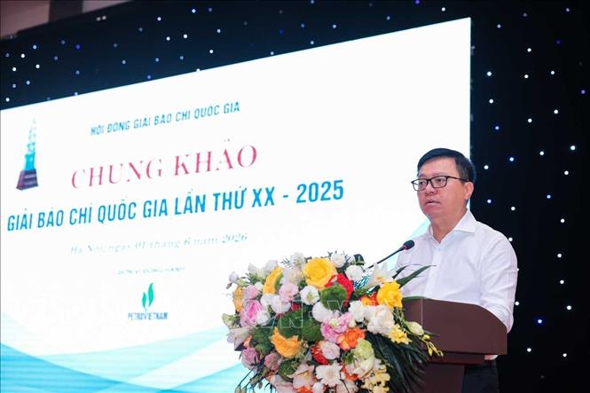 Đồng chí Lê Quốc Minh, Ủy viên Trung ương Đảng, Tổng Biên tập Báo Nhân Dân, Phó Trưởng Ban Tuyên giáo và Dân vận Trung ương, Chủ tịch Hội Nhà báo Việt Nam, Chủ tịch Hội đồng chung khảo phát biểu khai mạc. Ảnh: Hoàng Hiếu - TTXVN