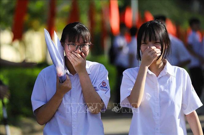 Niềm vui của các thí sinh tỉnh Sơn La sau khi hoàn thành ngày thi đầu tiên Kỳ thi vào lớp 10 công lập. Ảnh: Trọng Đạt - TTXVN