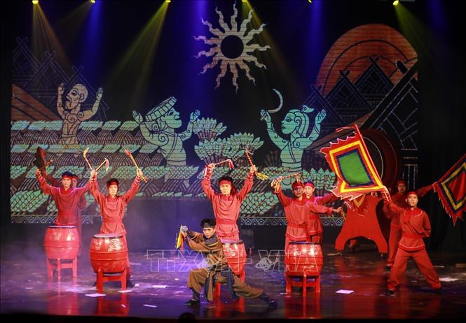 Chương trình cho thấy việc sáng tạo của các bạn trẻ khi vận dụng ngôn ngữ nghệ thuật đương đại để kể câu chuyện về một Bet88447 link đăng nhập truyền thống theo cách gần gũi với công chúng. Ảnh: Khánh Hoà - TTXVN