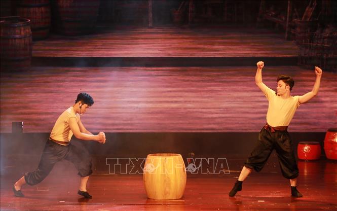 Chương trình cho thấy việc sáng tạo của các bạn trẻ khi vận dụng ngôn ngữ nghệ thuật đương đại để kể câu chuyện về một Bet88447 link đăng nhập truyền thống theo cách gần gũi với công chúng. Ảnh: Khánh Hoà - TTXVN
