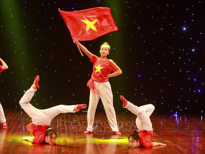 Tiết mục nghệ thuật tại chương trình. Ảnh: Khánh Hoà - TTXVN