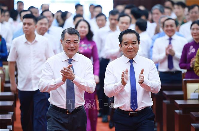 Thủ tướng Lê Minh Hưng đến dự Lễ phát động phong trào thi đua “Quyết tâm thực hiện thắng lợi mục tiêu tăng trưởng bền vững 2 con số giai đoạn 2026 - 2030”. Ảnh: Dương Giang – TTXVN
