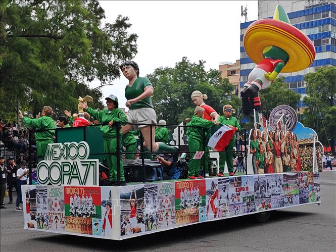 Mô hình tái hiện đội tuyển nữ Mexico tại giải đấu năm 1971 gợi nhớ một chương đáng nhớ trong lịch sử bóng đá nước chủ nhà. Ảnh: Phương Lan - PV TTXVN tại Mexico 