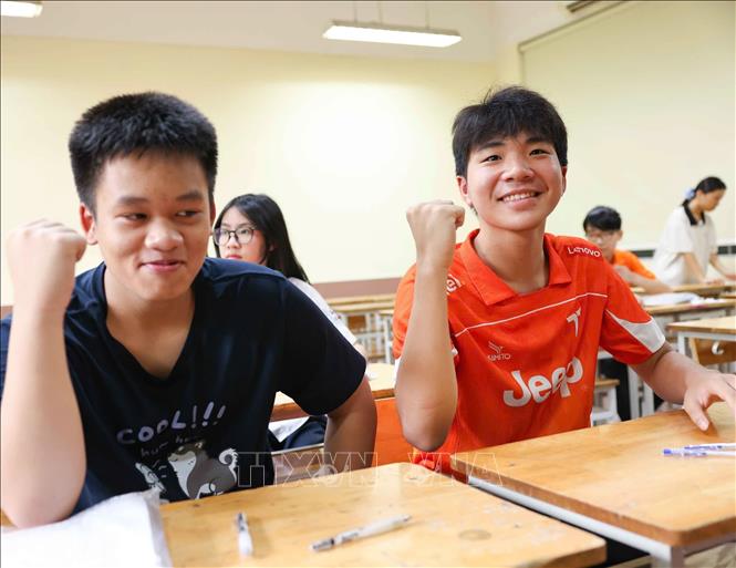 Thí sinh phấn khởi, tự tin tham dự kỳ thi. Ảnh: Thanh Tùng - TTXVN