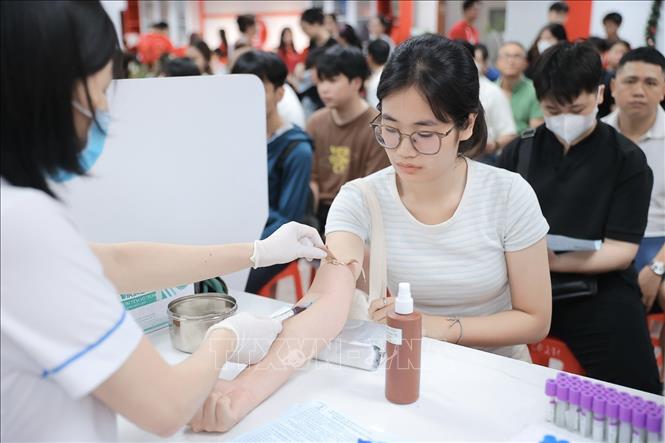 Khu vực lấy mẫu xét nghiệp trước khi hiến máu tình nguyện tại Viện Huyết học - Truyền máu Trung ương, sáng 14/6. Ảnh: Minh Quyết - TTXVN