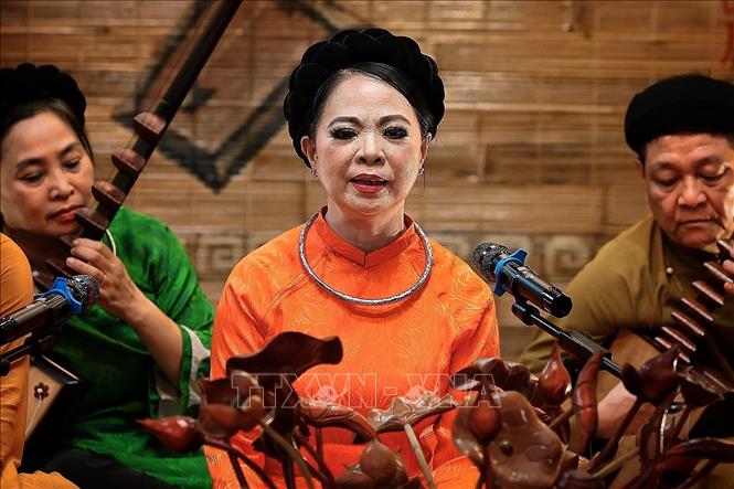 Theo Nghệ nhân Ưu tú Vân Mai hiện có 49 thể cách ca trù được lưu giữ và truyền dạy trong hệ thống thực hành của CLB. Ảnh: Phạm Tuấn Anh - TTXVN