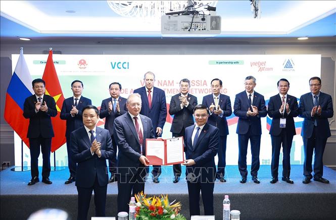 Thủ tướng Lê Minh Hưng chứng kiến trao Quyết định quyền tham gia Hợp đồng đồng Dầu khí, lô Kharyaga PSA tại LB Nga - Phụ lục số 8 Kharyaga PSA. Ảnh: Dương Giang - TTXVN 
