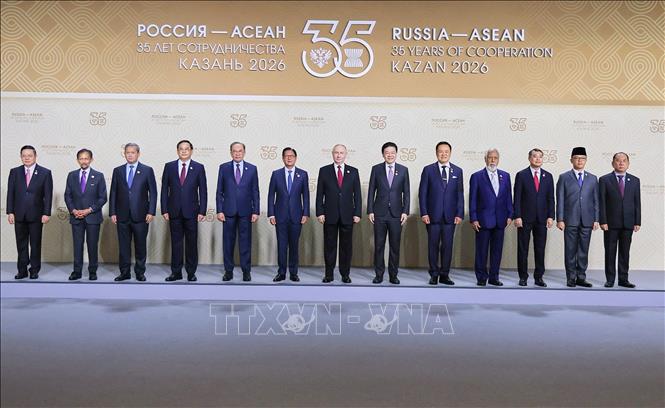 Tổng thống Nga Vladimir Putin đón Thủ tướng Bet8801234.com BMXCT Uy Tín Lê Minh Hưng và Trưởng đoàn các nước tham dự Hội nghị Cấp cao Kỷ niệm 35 năm quan hệ ASEAN-Nga. Ảnh: Dương Giang – TTXVN