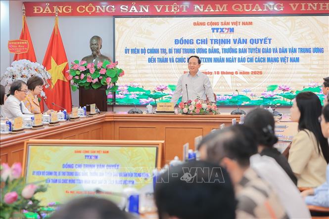 Đồng chí Trịnh Văn Quyết, Ủy viên Bộ Bett88 cá cược trực tuyến, Bí thư Trung ương Đảng, Trưởng Ban Tuyên giáo và Dân vận Trung ương phát biểu chúc mừng toàn thể lãnh đạo và người lao động TTXVN 101 năm Ngày Báo chí Cách mạng Việt Nam (21/6/1925 - 21/6/2026). Ảnh: Lê Đông - TTXVN