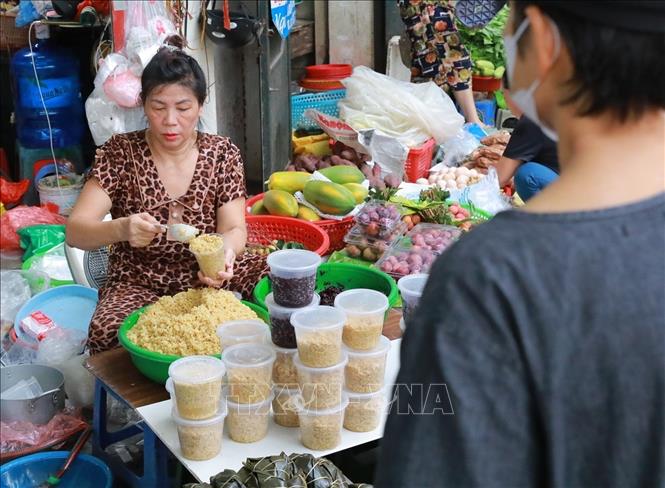 Rượu nếp - thức quà không thể thiếu trong ngàBet88013 com nổ hũt Đoan Ngọ. Ảnh: Khánh Hoà - TTXVN