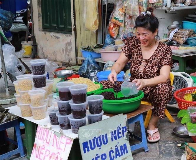 Rượu nếp - thức quà không thể thiếu trong ngàBet88013 com nổ hũt Đoan Ngọ. Ảnh: Khánh Hoà - TTXVN