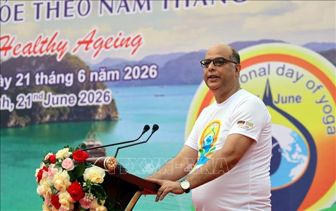 Ông Sunil Koul, đại diện Đại sứ Ấn Độ tại Việt Nam phát biểu tại Ngày Quốc tế Yoga tổ chức tại Quảng Ninh. Ảnh: Đức Hiếu - TTXVN