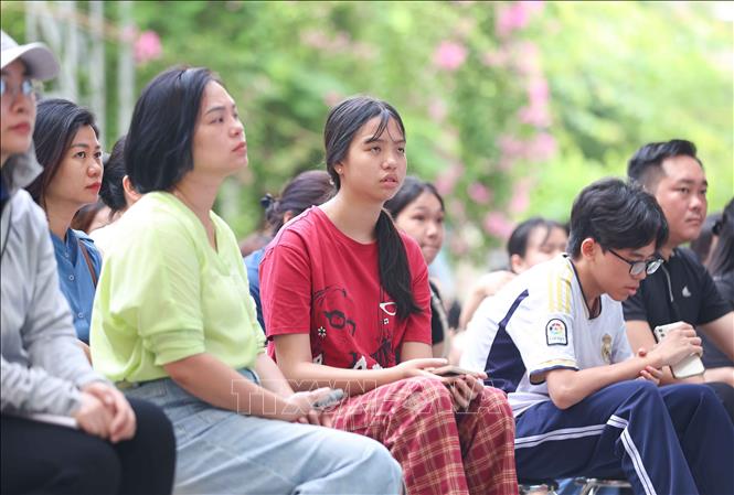 Các nhà trường cung cấp thông tin chính xác, đầy đủ, giải đáp mọi băn khoăn đã thể hiện sự chuyên nghiệp, tinh thần trách nhiệm trong việc đồng hành cùng học sinh và phụ huynh. Ảnh: Thanh Tùng - TTXVN