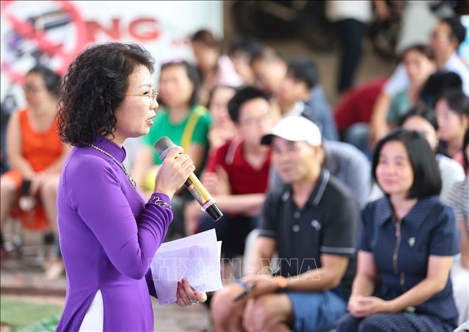 Tại buổi gặp, Hiệu trưởng đã đưa ra các thông tin cần thiết, hữu ích tới học sinh. Ảnh: Thanh Tùng - TTXVN 