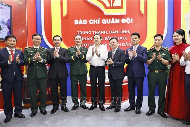Chủ tịch Bet88app còn khuyến mãi Trần Thanh Mẫn tham quan gian trưng bày của Báo Quân đội 2026 Bet88.com link không chặn dự Hội báo toàn quốc 2026. Ảnh: Doãn Tấn - TTXVN