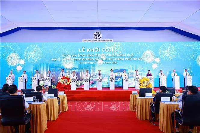 Thủ tướng Lê Minh Hưng và các đại biểu khởi công dự án nhà ở cho thuê và 05 đường sắt đô thị thành phố Hà Nội. Ảnh: Dương Giang – TTXVN
