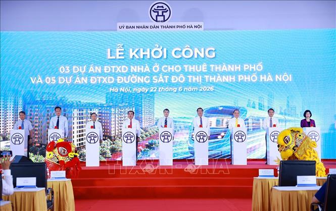 Thủ tướng Lê Minh Hưng và các đại biểu khởi công dự án nhà ở cho thuê và 05 đường sắt đô thị thành phố Hà Nội. Ảnh: Dương Giang – TTXVN
